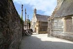 Calvaire, Beinhaus, Kirchenseite